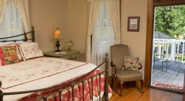 Номер Standard с балконом Delta Street Inn