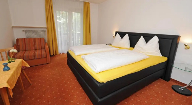 Трёхместный номер Standard с балконом Hotel Pension Schweitzer