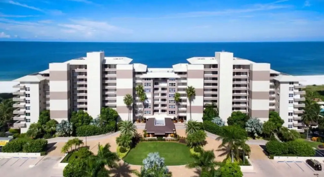 Номер Standard Beachfront Condo With 180-degree Views and Pool