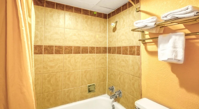 Четырёхместный номер Standard Budget Inn and Suites