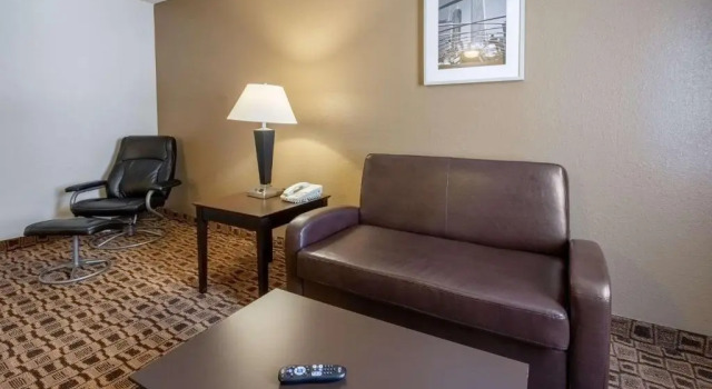 Двухместный люкс Standard Coratel Plus Suites Wichita West Airport