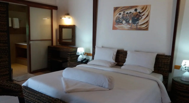 Long Beach Laamu, Book Hotel Hoteller i Southern Atolls med parkering, Parkering