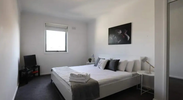 Extra Large 2 Bedroom Apartment in Melbournes Southbank