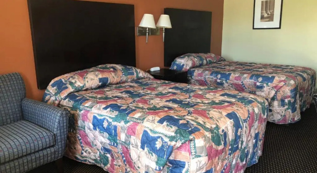 Liberty Inn - Collins, Varaa Hotelli Collins Mississippi