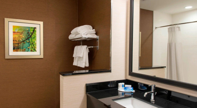Четырёхместный номер Standard Fairfield Inn & Suites by Marriott Jackson Clinton