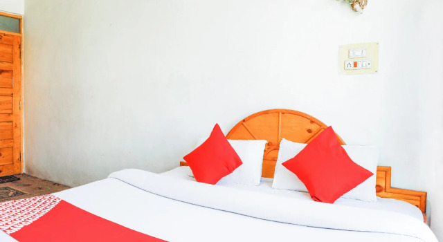 OYO 72225 Hotel Dilshan