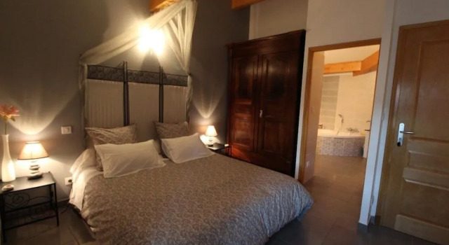 Chambre d'hôtes Le Mas du Moulin, Rezerwuj Hotel Vesseaux Owernia