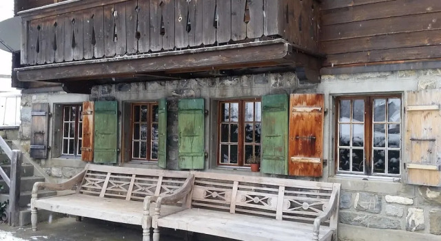 Cosy authentic Chalet in Gsteig, Забронировать Шале Отели Гштайг 3 звезды, 3*