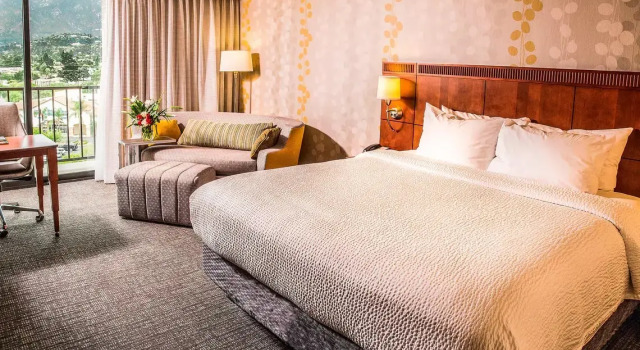Номер Standard с видом на горы Courtyard by Marriott Los Angeles Pasadena/Monrovia