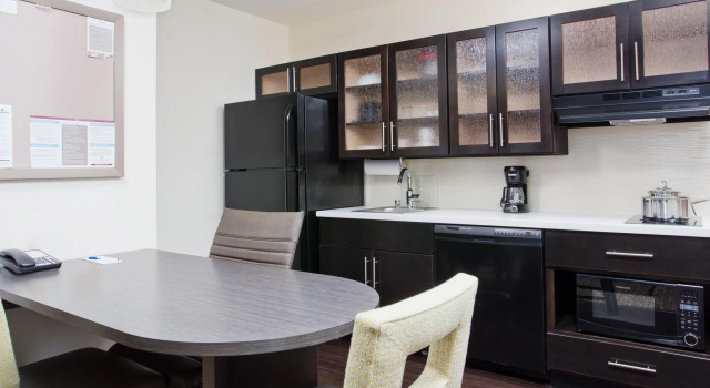 Двухместный люкс c 1 комнатой Candlewood Suites Fort Campbell - Oak Grove by IHG