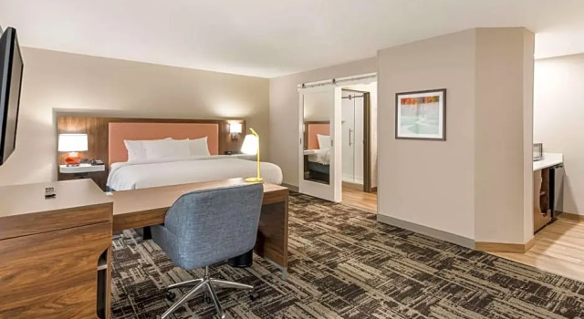 Двухместный люкс Hampton Inn & Suites By Hilton Benton Harbor