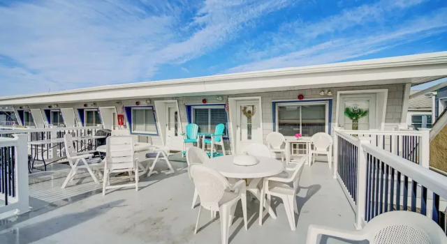 Half-block to Beach & Conventions: Wildwood Studio