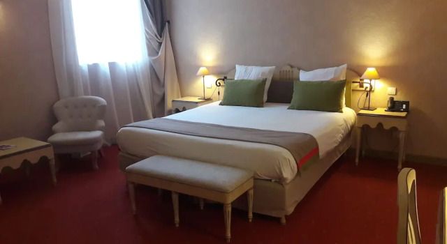 Двухместный номер Superior Logis Hostellerie des Clos et restaurant Bistrot des grands crus et Maison de la tour Chablis