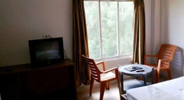 Sea Facing Beach Resort, Varaa Lomakeskus Hotellit Mandarmoni uima-altaalla, Uima-allas