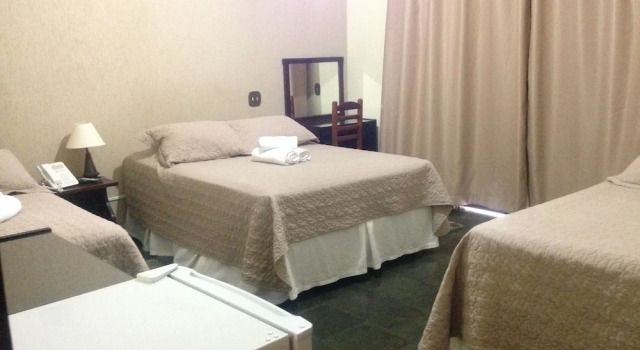 Четырёхместный номер Standard с балконом Hotel Real São Lourenço