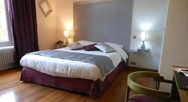 Двухместный номер Superior Logis Hôtel Restaurant lEcu de France