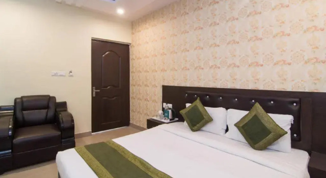Treebo Trend Coral Tree Lucknow, Забронировать Отель Отели Гомти Нагара с парковкой, Парковка