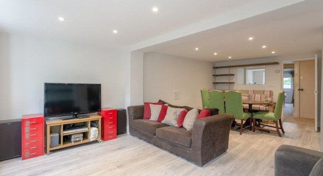 2 Bedroom Brixton Flat
