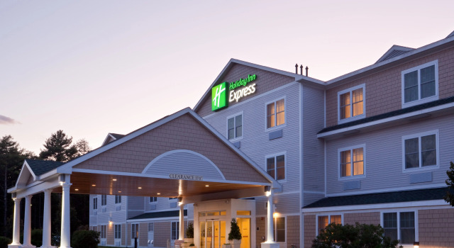 Holiday Inn Express Hotel & Suites Freeport, Rezerwuj Hotel Hotele w New England z basenem, Basen