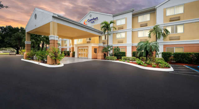 Comfort Inn Fort Myers Northeast, Забронировать Отель Форт-Майерс Fort Myers Area, рядом с Manatee World