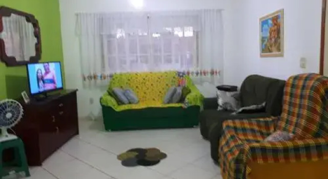 Casa em Unamar,Cabo Frio,à 200m da praia,em condomínio com segurança 24 hs