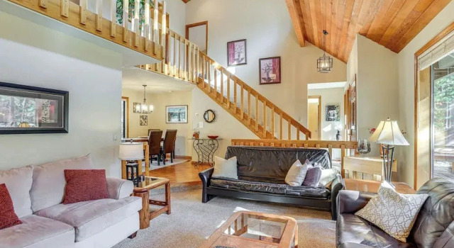 Private Hot Tub & Sharc Passes! Sunriver Home