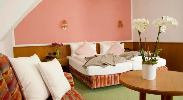 Standart üç kişilik oda Stadthotel Erding