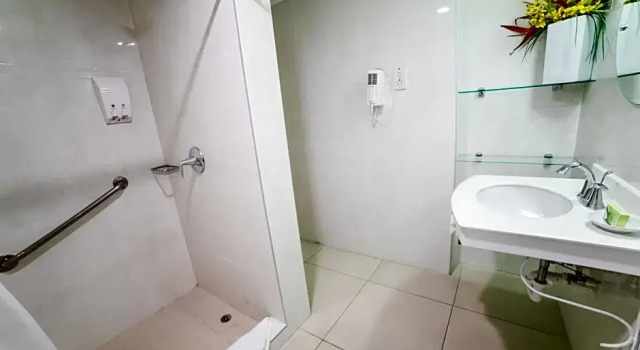 Полулюкс The Knutsford Court Hotel