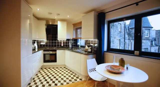 27/3a Cockburn Street Apartments, Забронировать Апартаменты/квартира Старый город Эдинбург, рядом с Национальный музей Шотландии