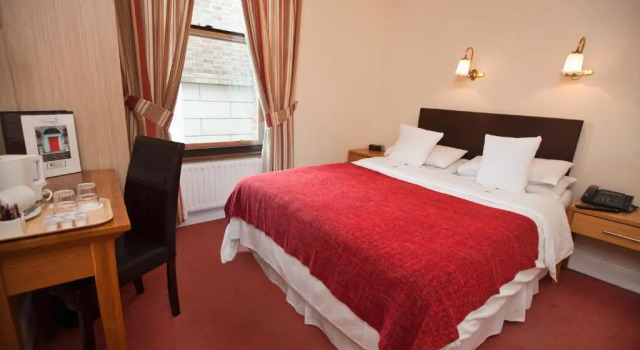Leeson Bridge Guesthouse, Забронировать Отель Дублин Каунти Дублин, рядом с Больница заболеваний глаза и уха имени Королевы Виктории