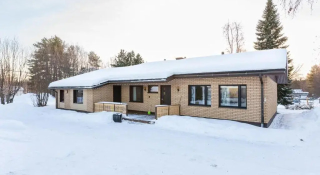 Коттедж Cozy five bedroom house