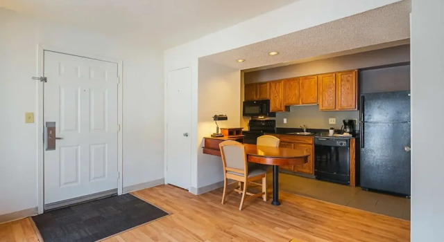 Четырёхместный номер Premium Studio 6 Extended Stay - Greensboro, NC