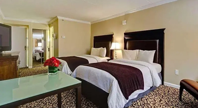 Кровать в общем номере Bella Vista Hotel & Suites