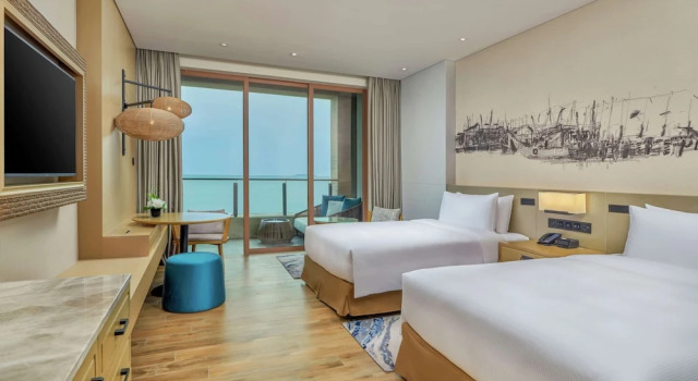 Двухместный номер Deluxe с балконом и с видом на море DoubleTree by Hilton Shanwei