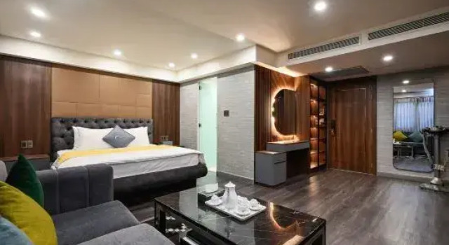 Полулюкс The Moon Hotel