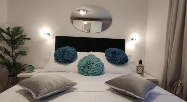 Apartment FINS with garden at Split suburbs, Prenota Appartamento Hotel a Croatian Islands con parcheggio, Parcheggio