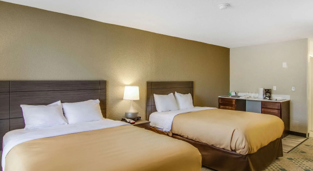 Vierer Suite Suburban Studios Hotel Kingsland Near I-95