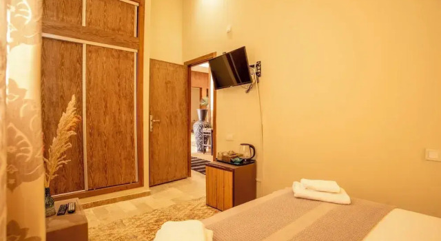 Camera Standard Riad Azia