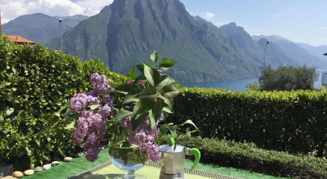 Irina’s house with view on like and swimming pool, Buchen Sie Ferienwohnung Hotels in Iseosee mit Pool, Schwimmbad