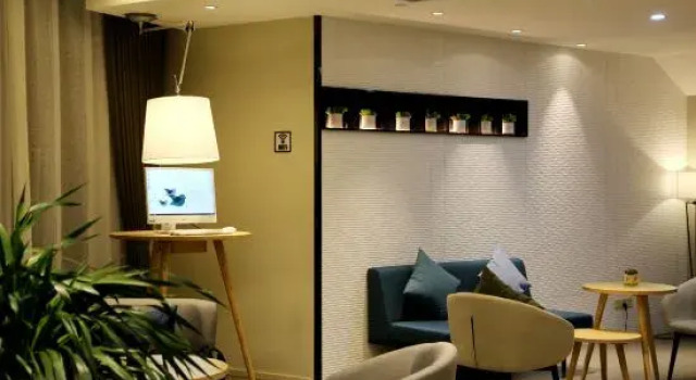 Homeinn · neo (Wuxi Anzhen High-Speed Rail East Station), Prenota Hotel Hotel a Jiangsu con parcheggio, Parcheggio