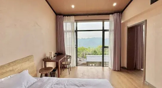Двухместный люкс с балконом Lixiu Mountain Lodge
