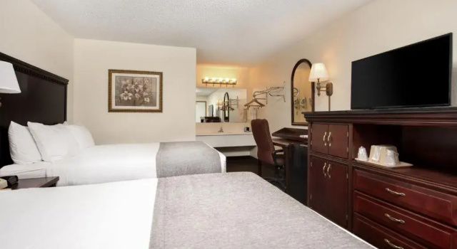 Четырёхместный номер Standard Brookwood Inn Branson