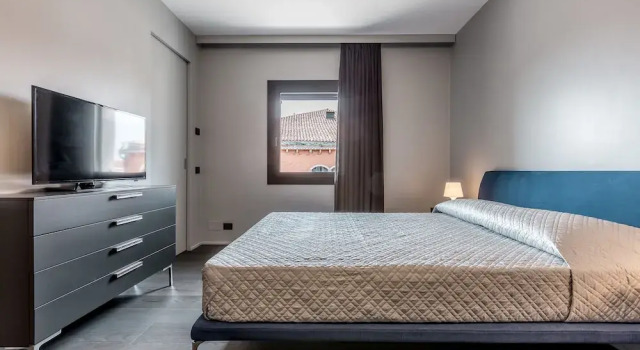 Regina Vittoria Suite, Забронировать Отель Сан-Марко Венеция, рядом с Accademia Bridge