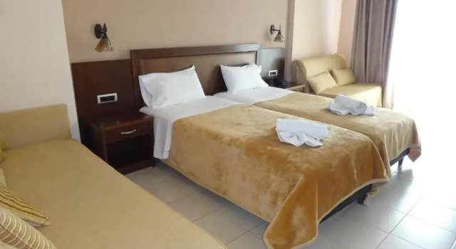 Четырёхместный номер Standard 9 Queens Spa Hotel