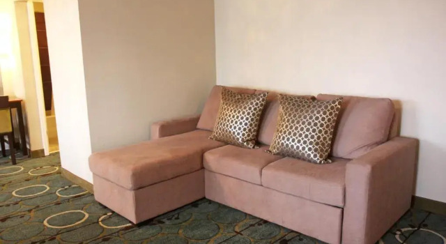 Семейный люкс Gateway Inn and Suites