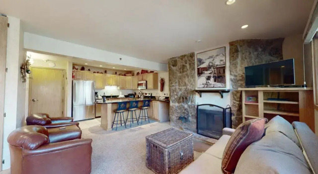 Laurelwood Condominiums Studio Premier Unit 306