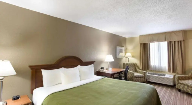 Suite Quality Inn
