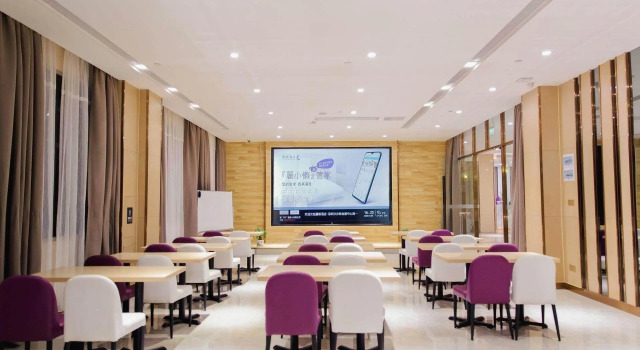 Lavande Hotel Shenzhen International Convention and Exhibition Center & Shajing Jingji Baina, Rezerwuj Hotel Hotele w Shenzhen z parkingiem, Parking