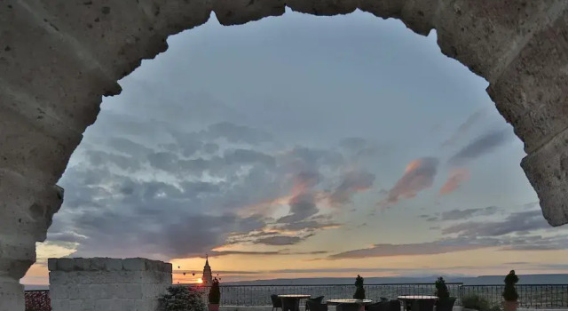 Семейный люкс Romance Cave Suites