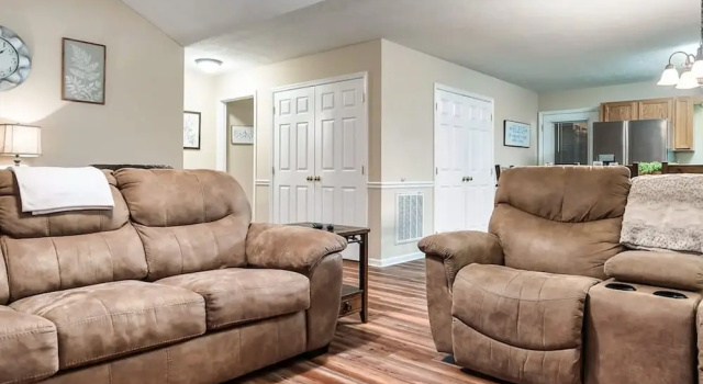 Апартаменты 1 Mile to Pkwy Pets Hot Tub Creekside Porch